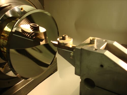 Diamond turning machine working on smooth surface of a mirror