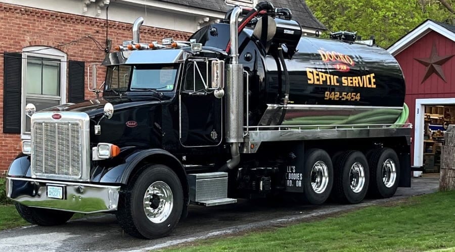 Septic pumping truck