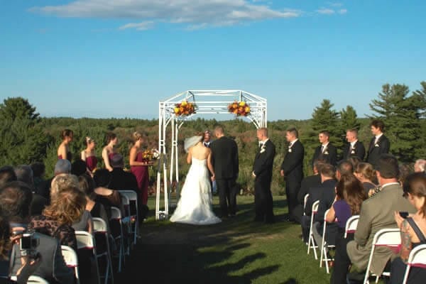 Spring Hill outdoor wedding ceremony